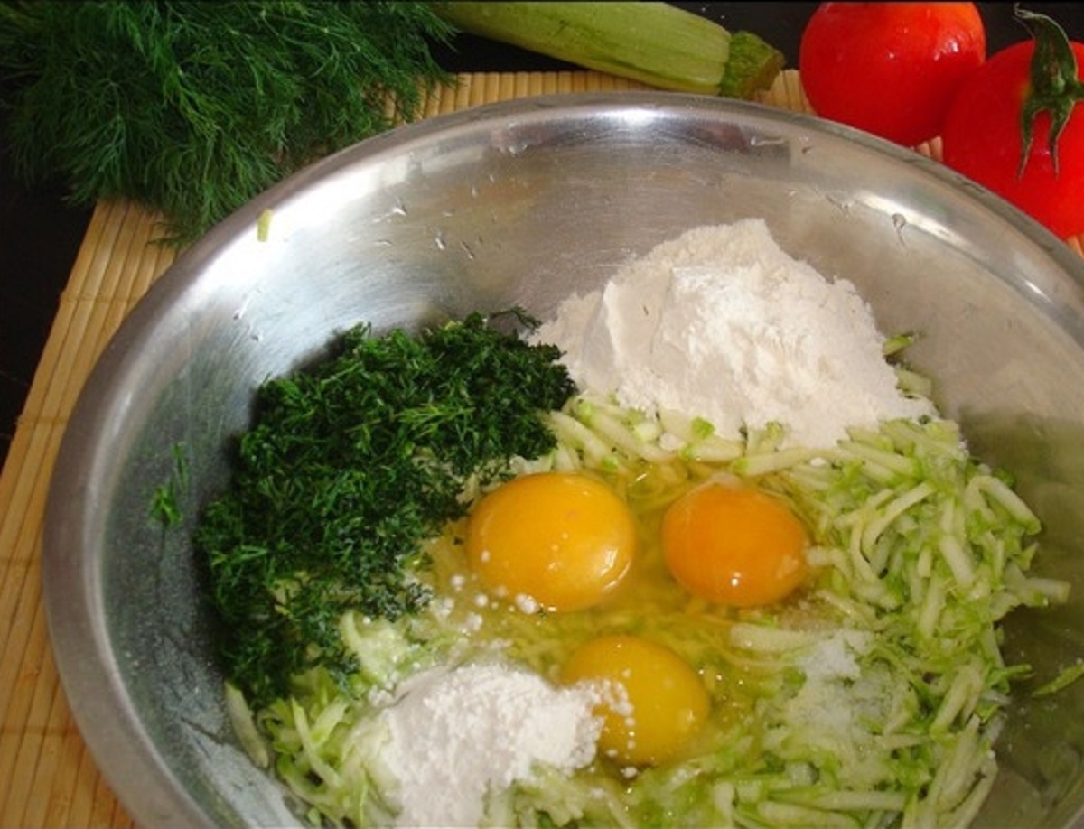Укроп с яйцом рецепт. Яйца на укропе. Фото яиц и укропа.