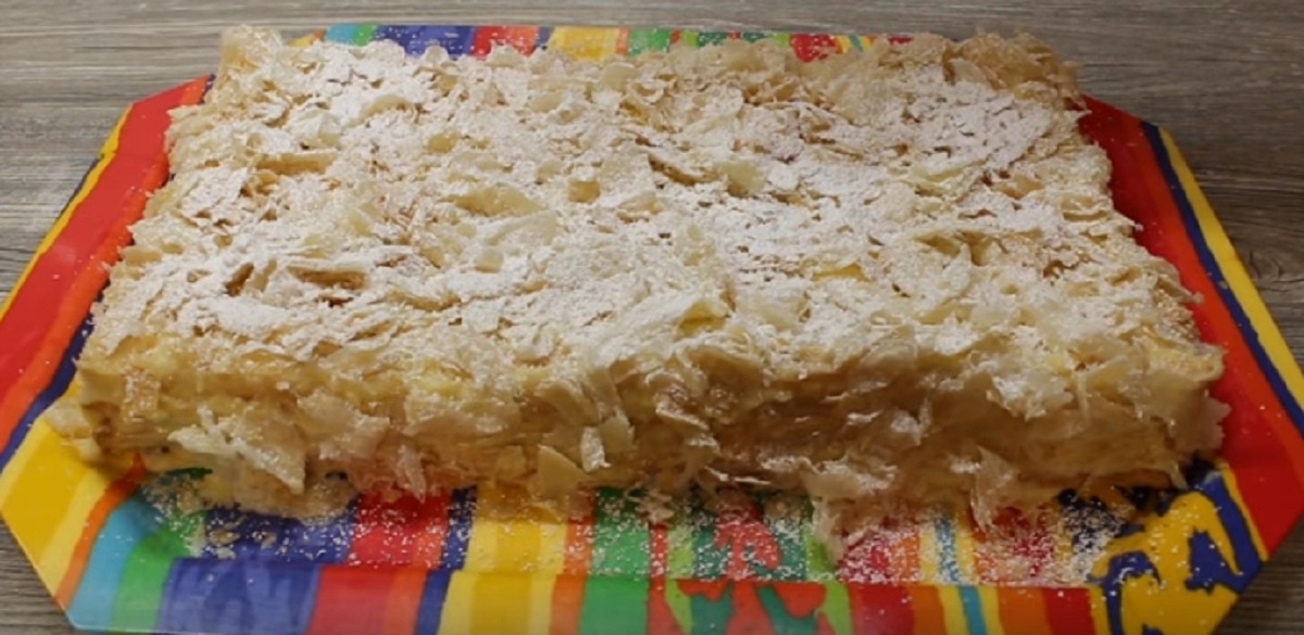 Торт со слоеного теста со сгущенкой и сметаной рецепт с фото