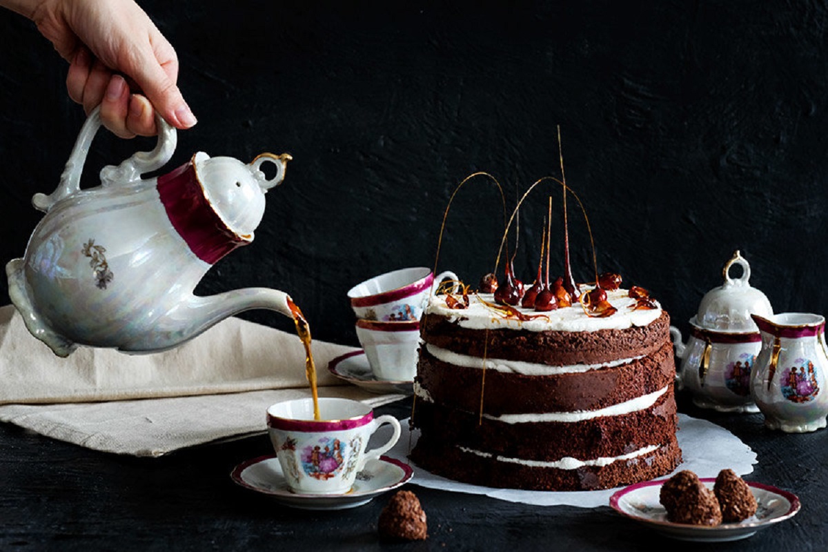 Песня торт чай наливай. Чаепитие с тортом. Чай с тортиком. Чаепитие на день рождения. Торт с чаем.
