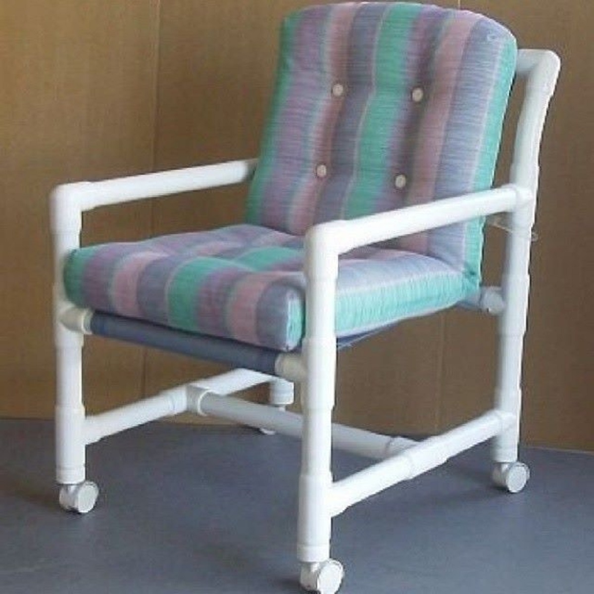 Кресло из полипропилена