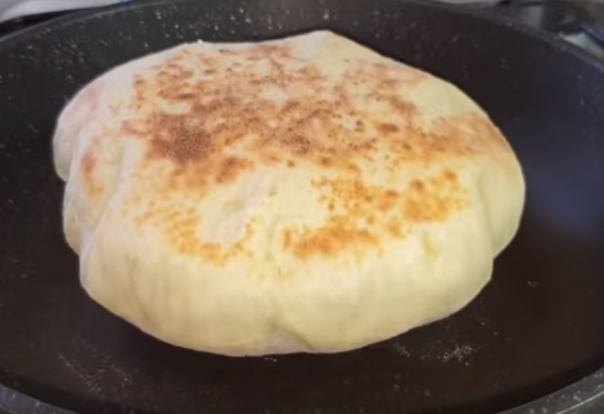 Лепешка вместо хлеба на сковороде простой