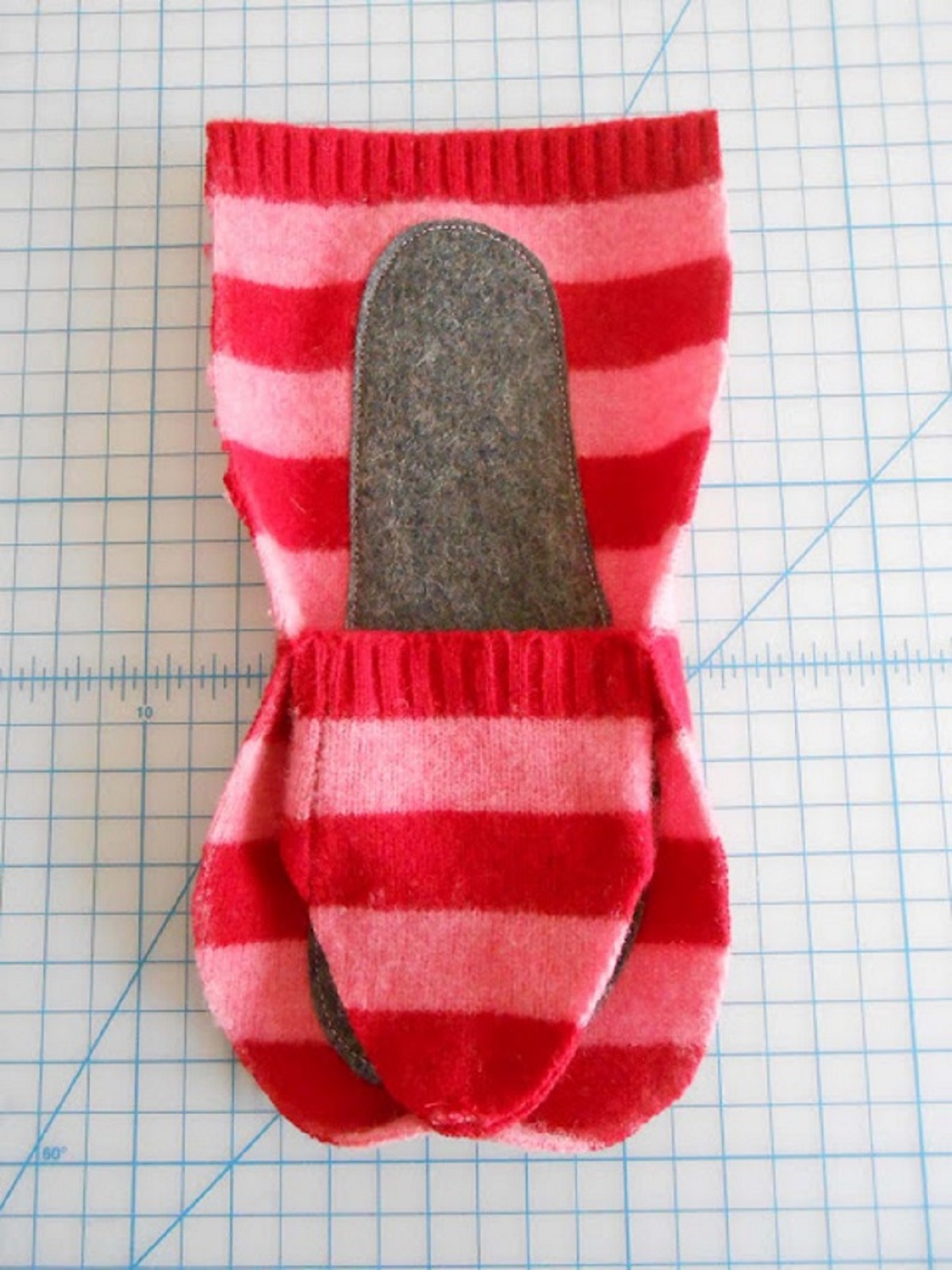 Сшить носки из свитера
