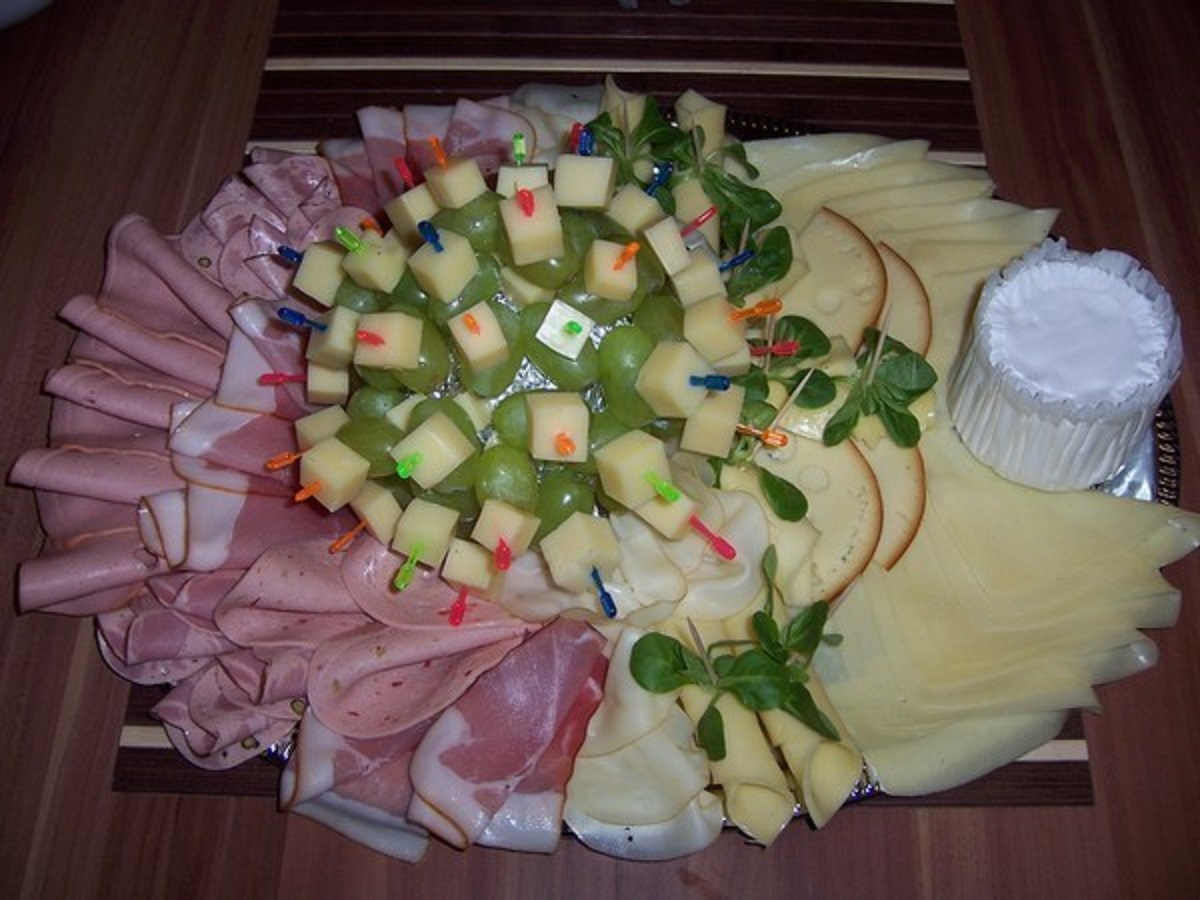 Сырно мясная нарезка на праздничный стол фото