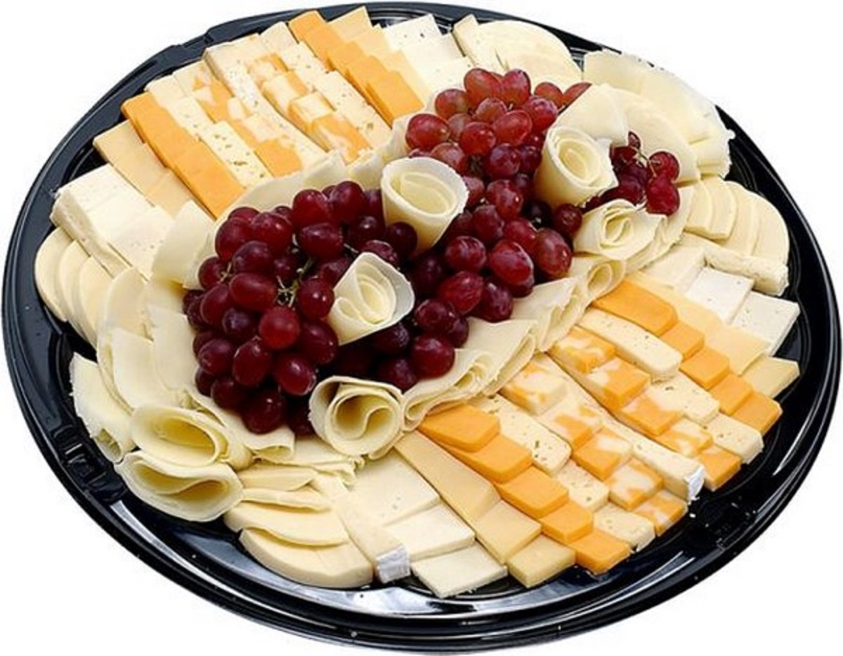 Подача сырной нарезки на праздничный стол фото